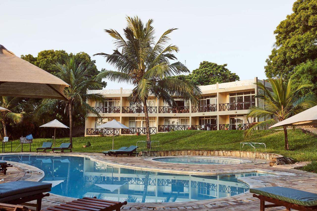 Coral Beach Resort Diani Beach Esterno foto