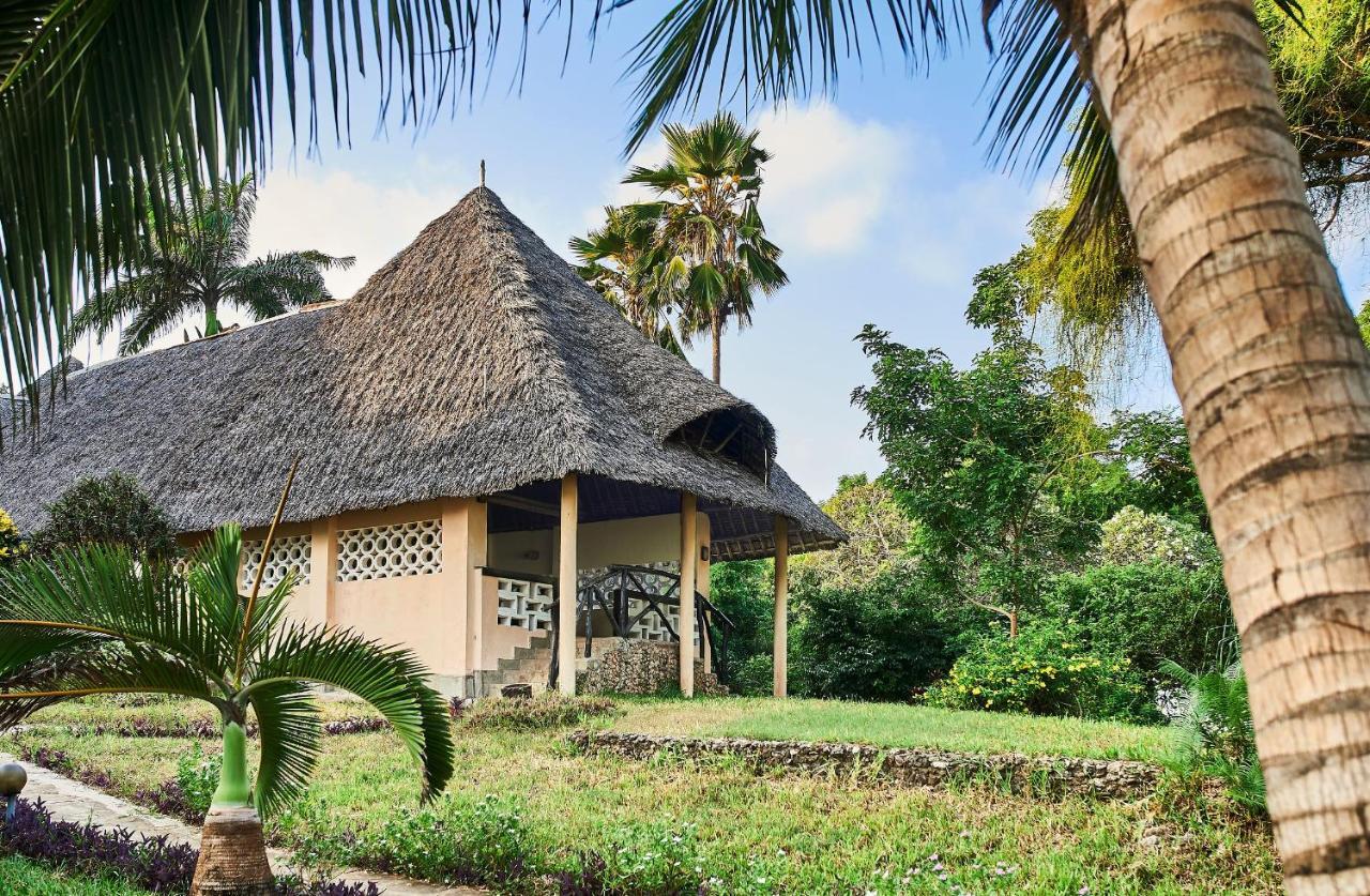 Coral Beach Resort Diani Beach Esterno foto