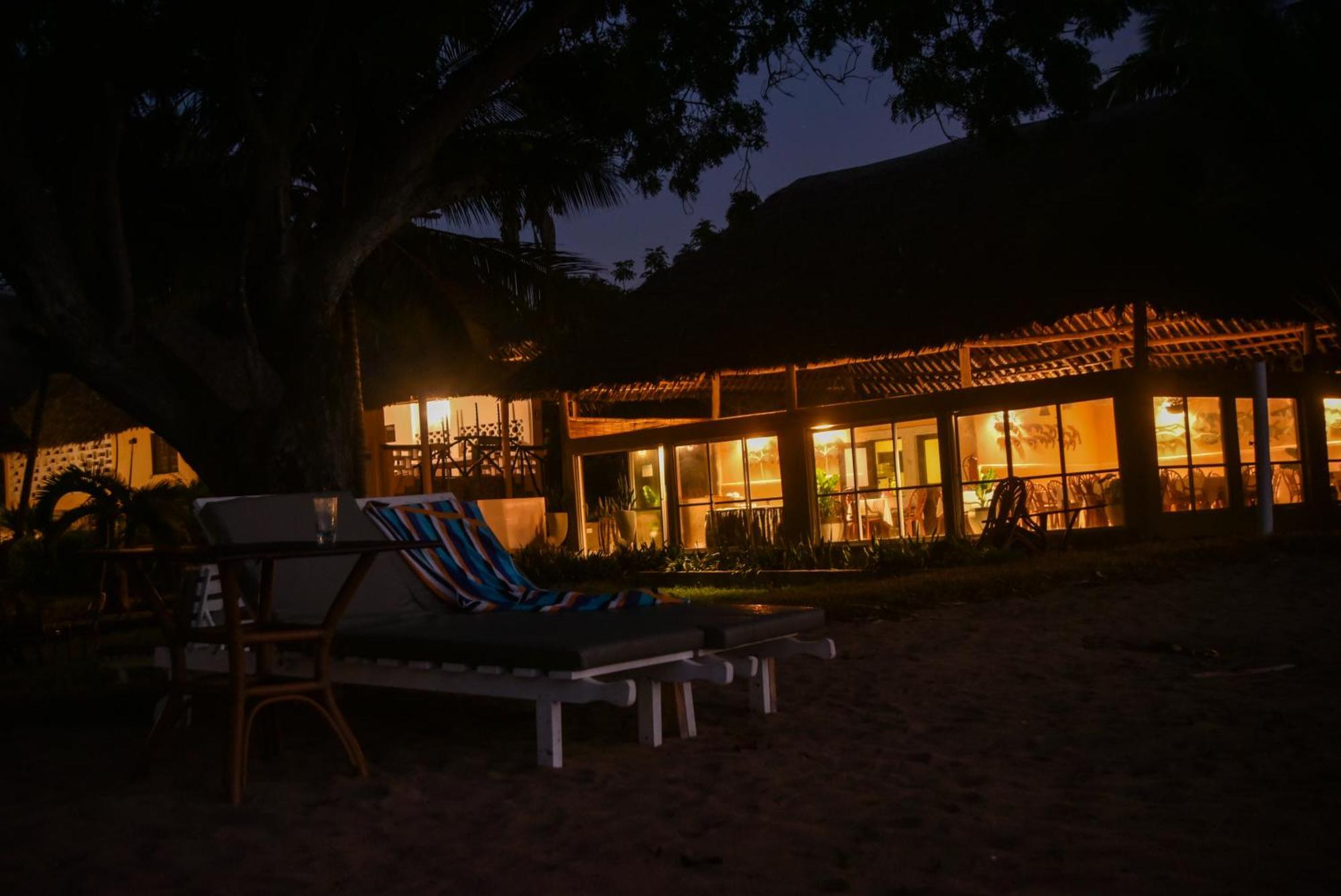 Coral Beach Resort Diani Beach Esterno foto