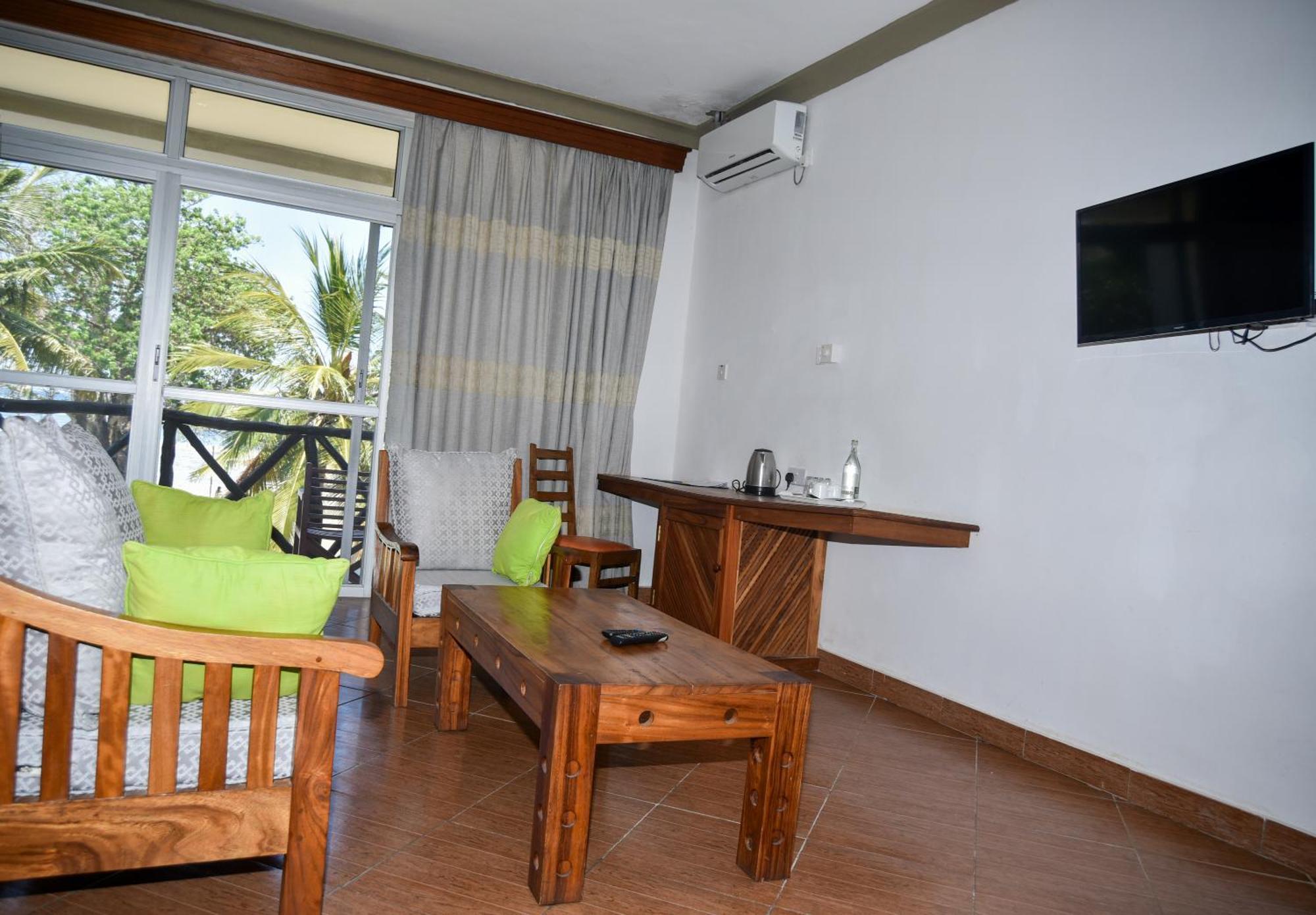 Coral Beach Resort Diani Beach Esterno foto