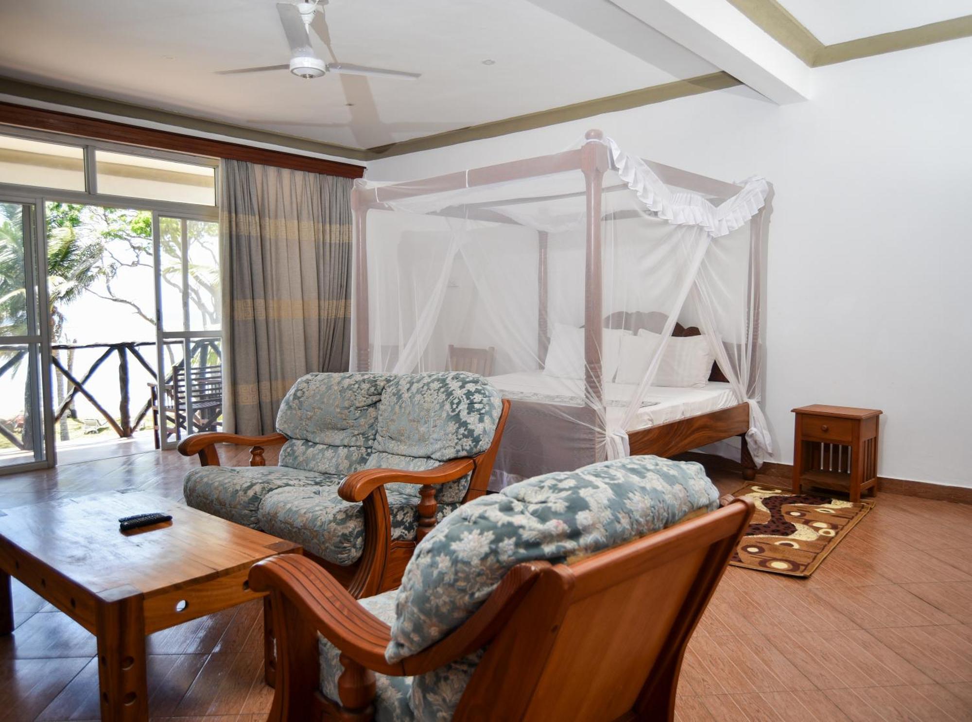 Coral Beach Resort Diani Beach Esterno foto