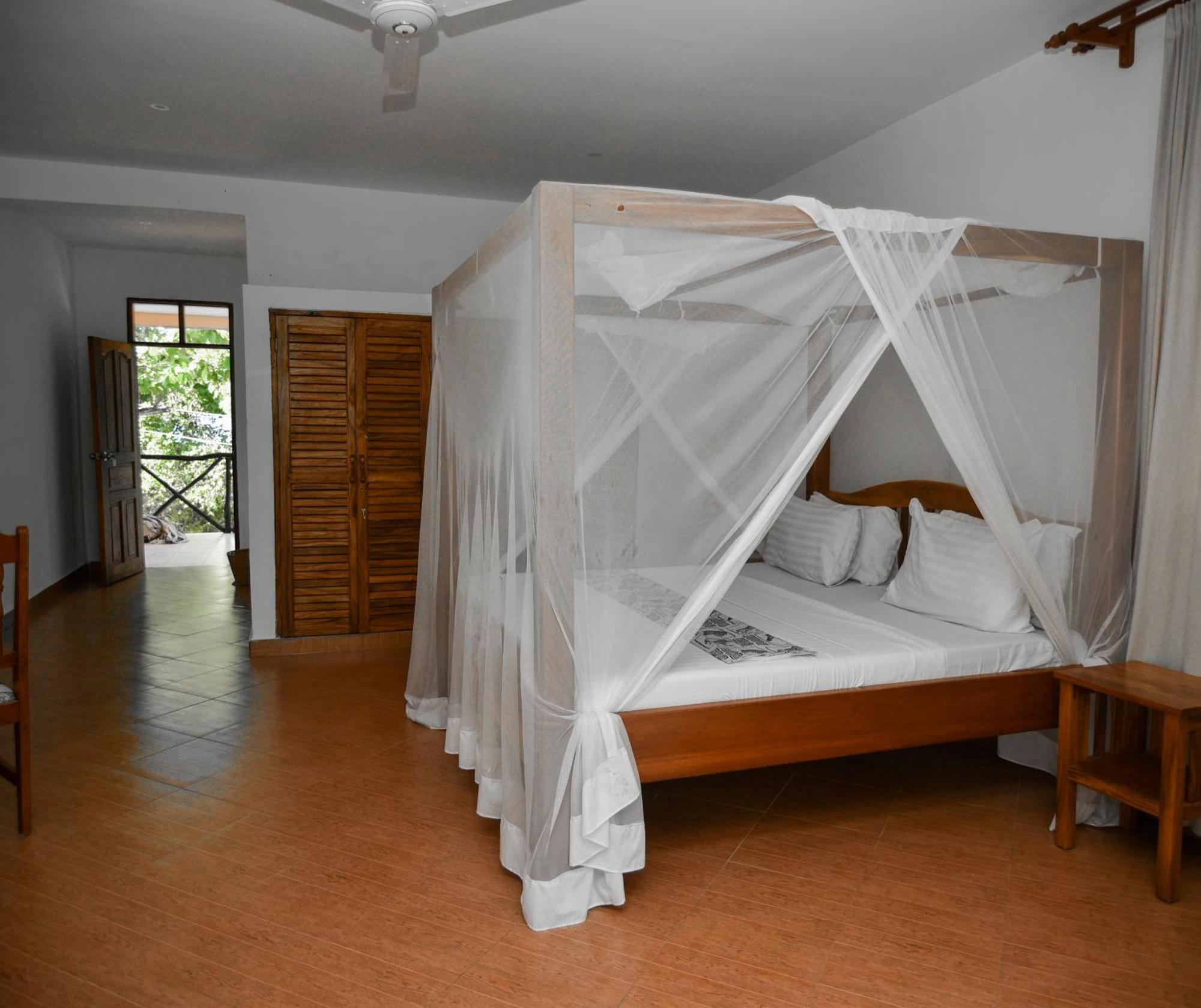 Coral Beach Resort Diani Beach Esterno foto