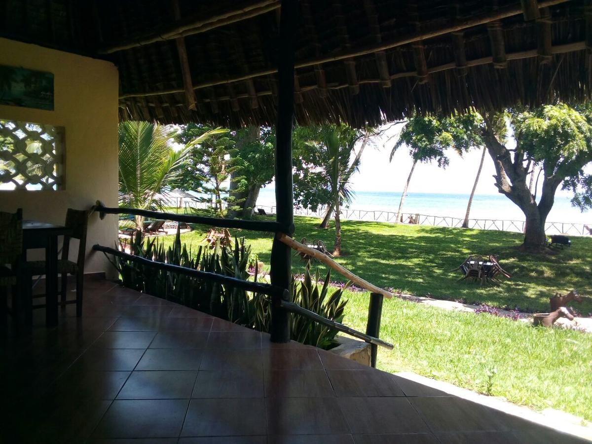 Coral Beach Resort Diani Beach Esterno foto